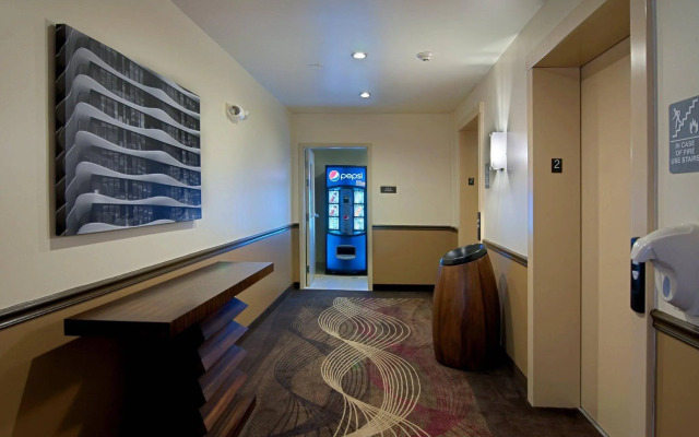 Best Western Plus Miami Airport North Hotel & Suites