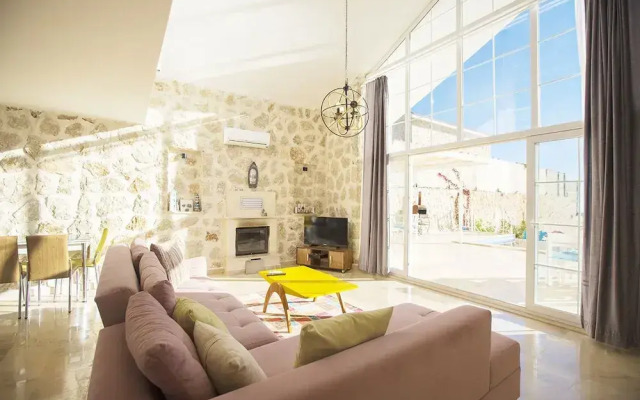 Villa Hira 2 by Akdenizvillam