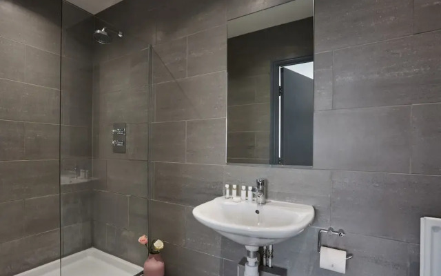 Reading Central Serviced Apartment by Viridian Apartments