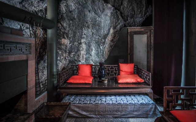 YangLiPing Art Hotel