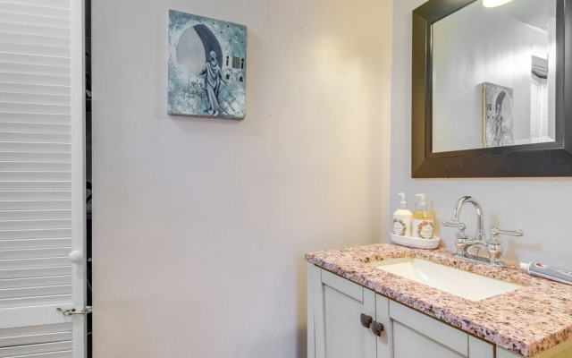 5 Mi to US Capitol: Washington DC Townhome