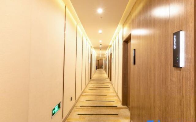 Qingmu Select Hotel (Shanghai Railway Station Zhongxing Road Metro Station)