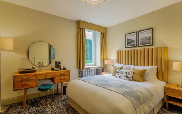Riva Boutique Hotel & Restaurant