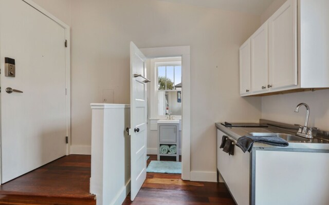 Freret Apartments near Street Car & Tulane