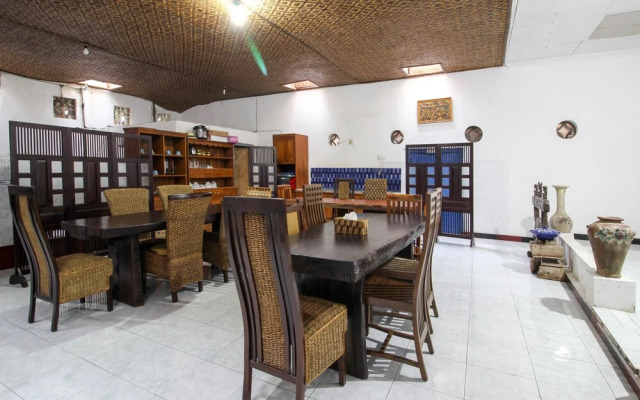 RedDoorz near Rumah Sakit Wirosaban