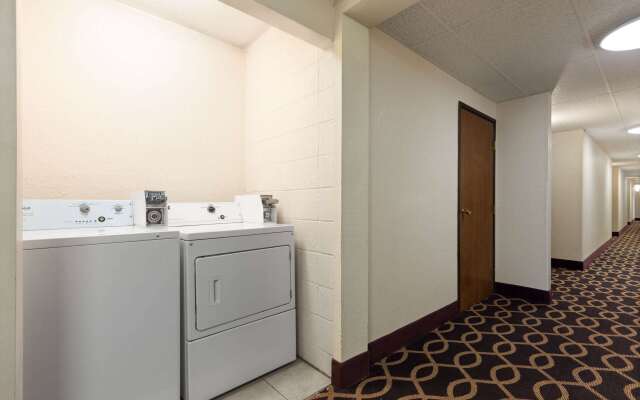 Super 8 by Wyndham Dodge City