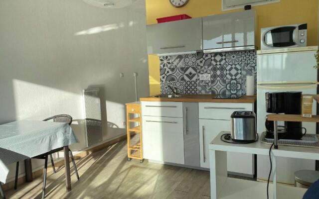 Appartement Balaruc-les-Bains, 1 pièce, 2 personnes - FR-1-553-169