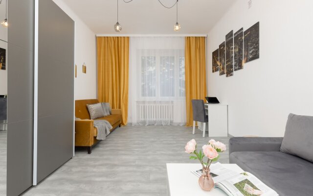 Warsaw Mickiewicza Apartment by Renters