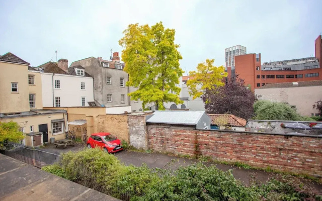 Higgihaus Cabot Mews Aparthotel