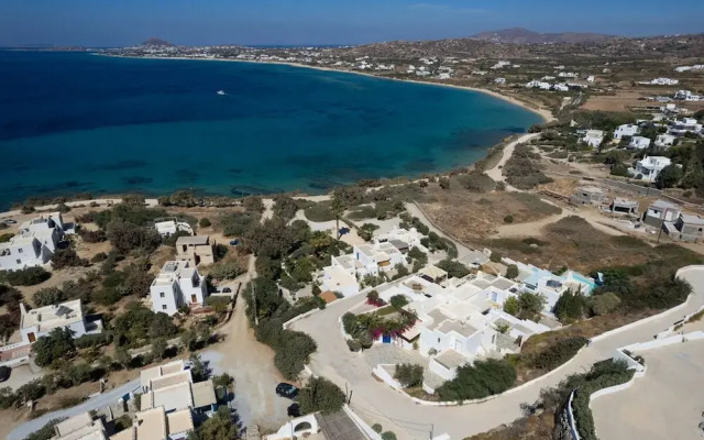B4 Cycladic Home for 6 by the Beach