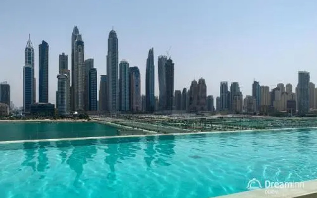 Dream Inn Apartments - Sunrise Bay Beach Front