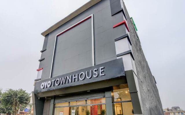 OYO Townhouse 347 Near Bus Stand