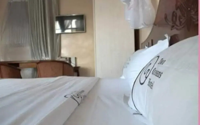 Two Oceans Hotel-Voi