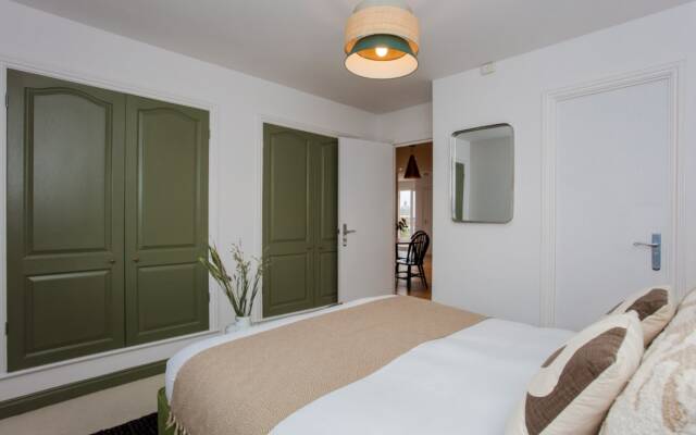 The Sparkford Gardens - Lovely 2bdr With Balcony