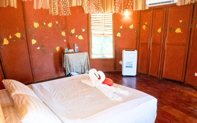 Paree Hut Resort Koh Sichang