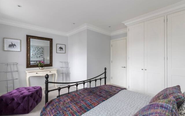 Gorgeous 5BR home with garden and parking in Battersea