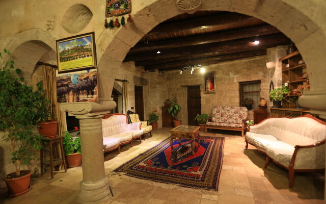 Holiday Cave Hotel