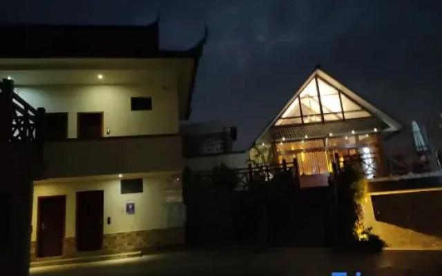 Shuangjiang Yueya Alley Leisure Hotel