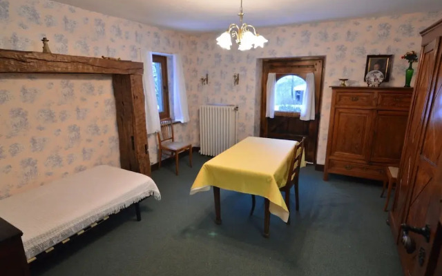 Charming Holiday Home in Halleux with Garden