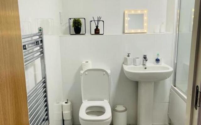 #0410 Lovely one bedroom apartment with free parking