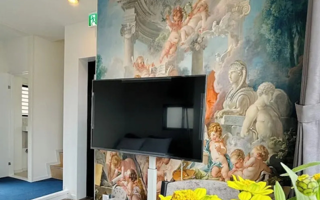 GLOU Shinjuku Family