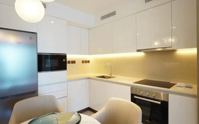 High Floor Stylish 1BR Address Harbour