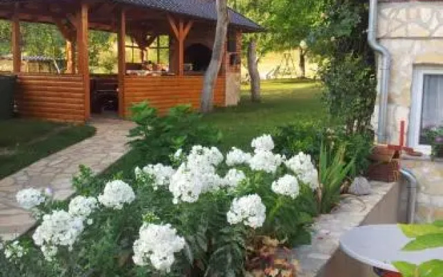 Guest House Family Varda