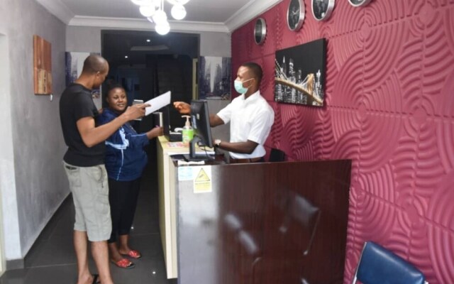 Beautiful 1 Bed, Living Room in a Hotel Penthouse