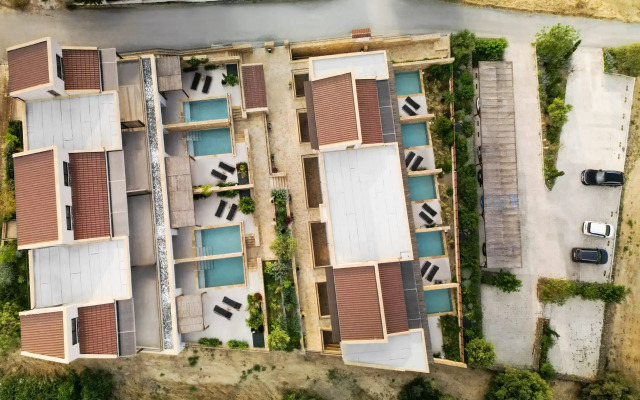 Pnoes Luxury Suites