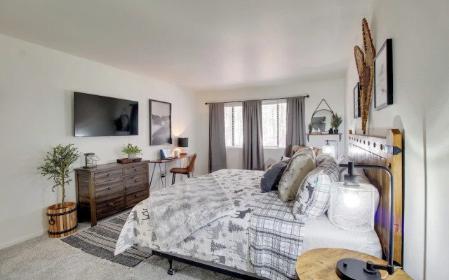 Forest-view Balcony: Pinetop-lakeside Condo