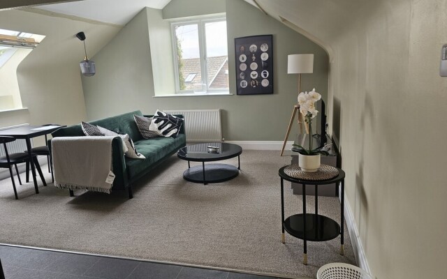 Charming 1-bed Loft in Caerleon