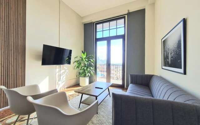 w Beautiful 2BR With Balcony in Casco Viejo
