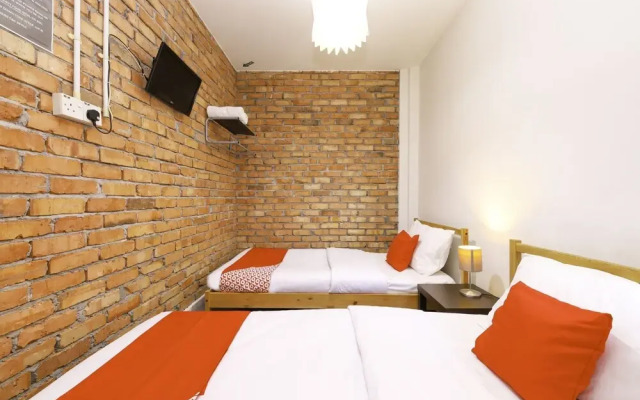 OYO 696 Bata Merah Boutique Hotel
