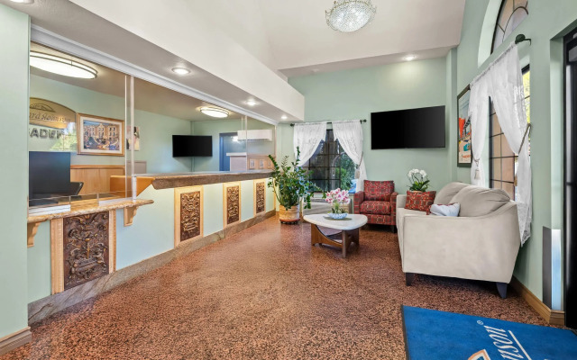 Howard Johnson by Wyndham Pasadena