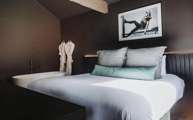 Velvet Hotel