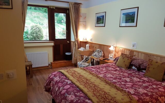 Kylemore Pass Hotel