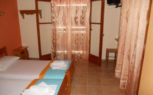 Violetta Studios & Apartments