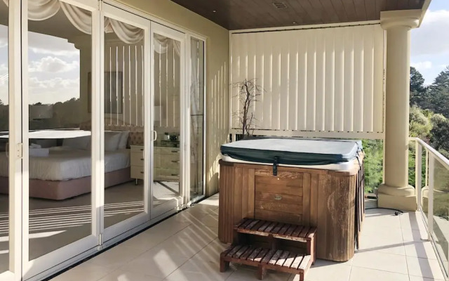 Boutique House with Endless Views