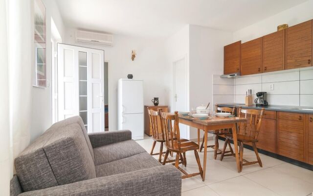 Awesome Home in Pucisca with Hot Tub, WiFi & 5 Bedrooms