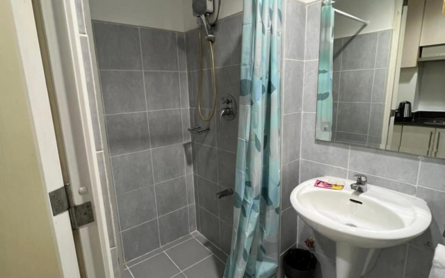 Staycation Sea Residences MOA Jermel