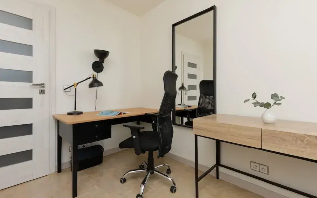 Warsaw City View Apartment by Renteres