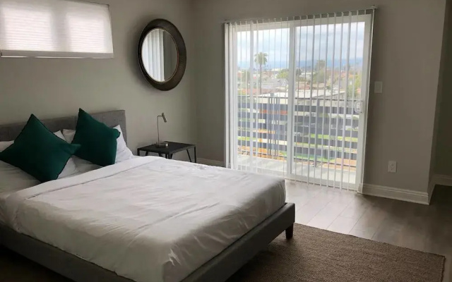 Brand NEW Modern Luxury 3bdr Townhome In Silver Lake