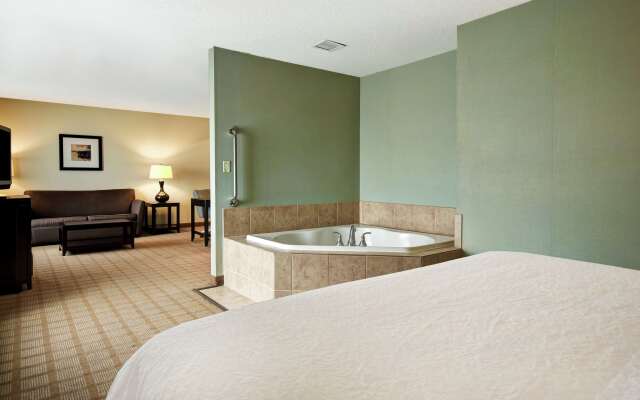 Hampton Inn & Suites Detroit-Canton