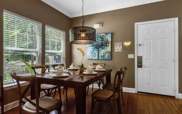 4 Bedrooms S / Lucaya Village Townhouse by RedAwning