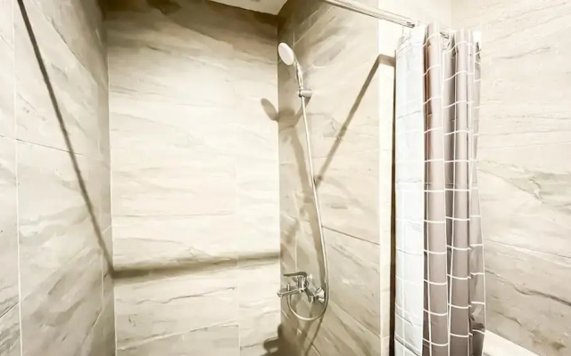 Earth Toned Studio Apartment Collins Boulevard