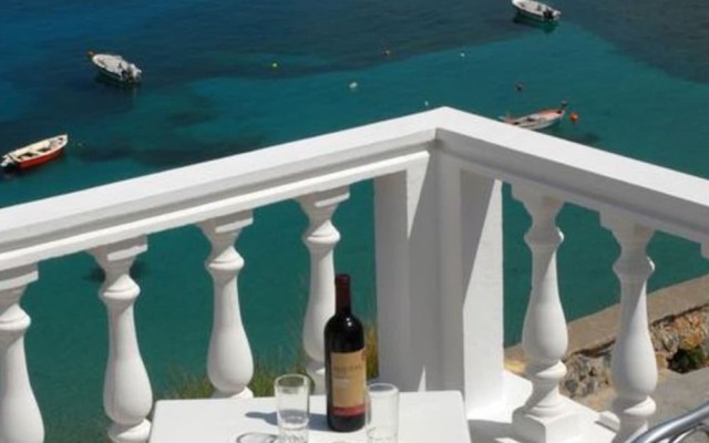 Triple Sea View Family Room Close To The Beach