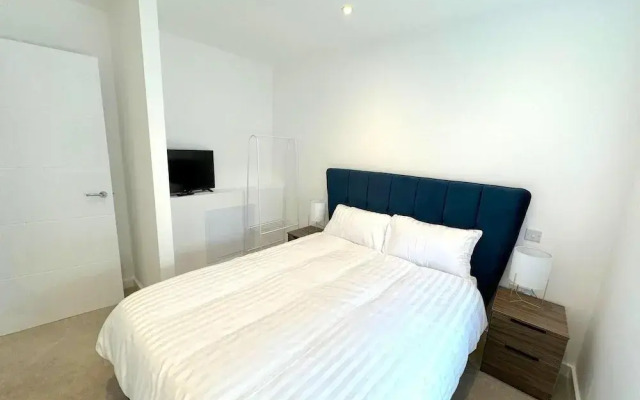 Modern Townhouse, Close to 02,excel, 5mins to Tube