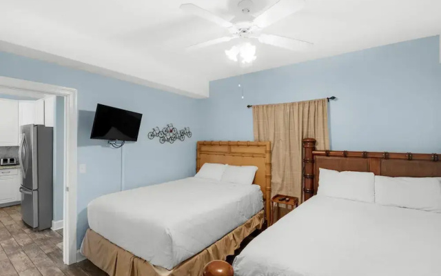 Twin Palms 402