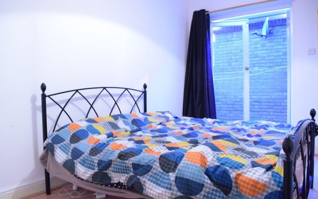 Cosy 1 Bedroom in East London