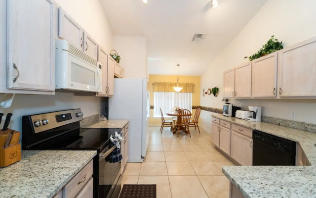 1114 4-bed Pool Home, Liberty Village Kissimmee